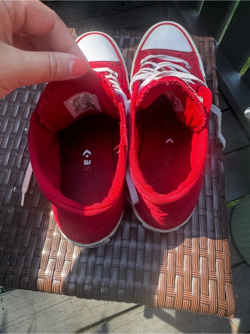 Converse vibrant red